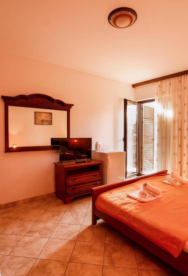 Apartments And Rooms Marija Budva Bagian luar foto