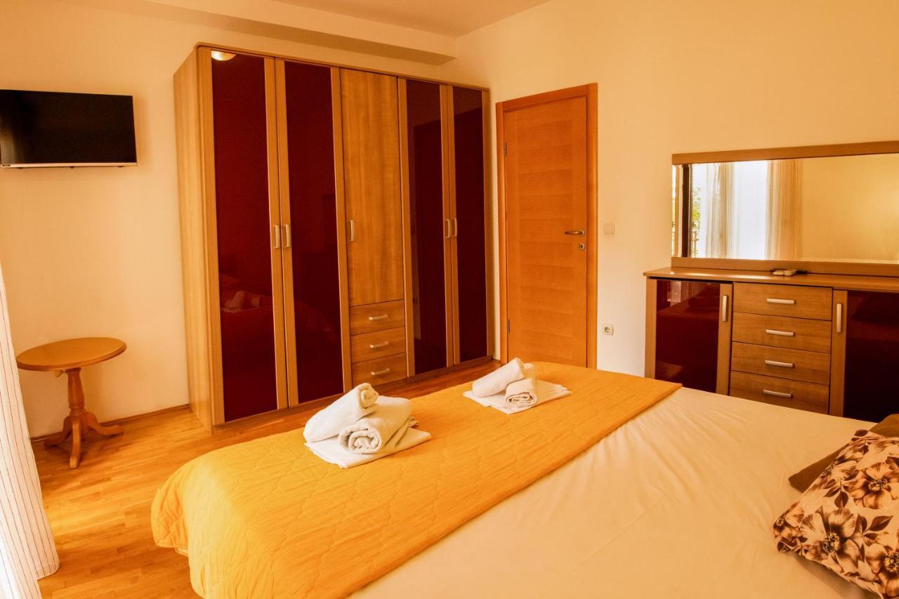 Apartments And Rooms Marija Budva Bagian luar foto