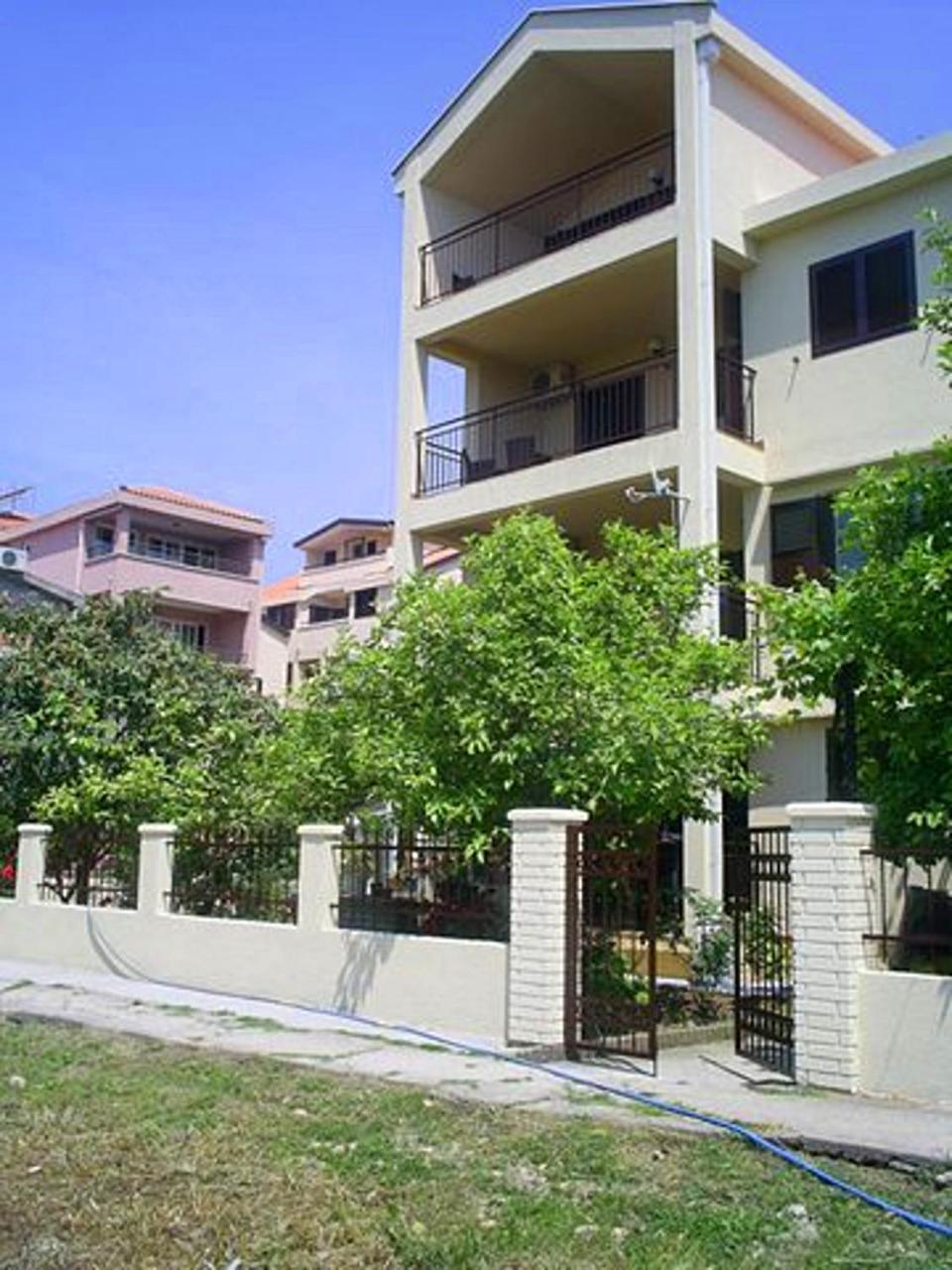 Apartments And Rooms Marija Budva Bagian luar foto